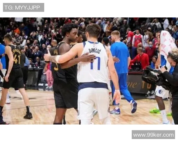 勇士与猛龙首场对决精彩回放全场精彩瞬间回顾与分析