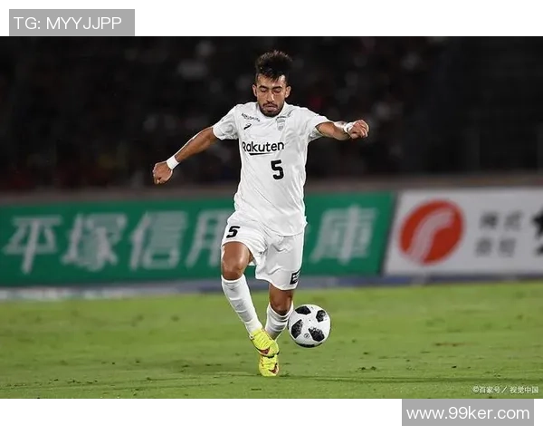 水户蜀葵与京都不死鸟的激烈对决展现足球魅力与团队精神